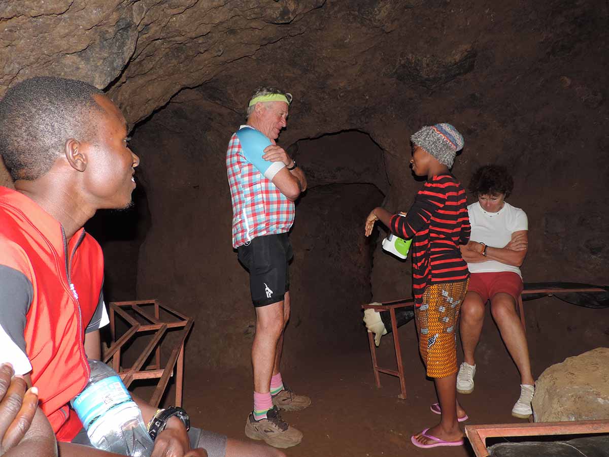 cave-waterfalls-coffee-1-day-cycling-tour